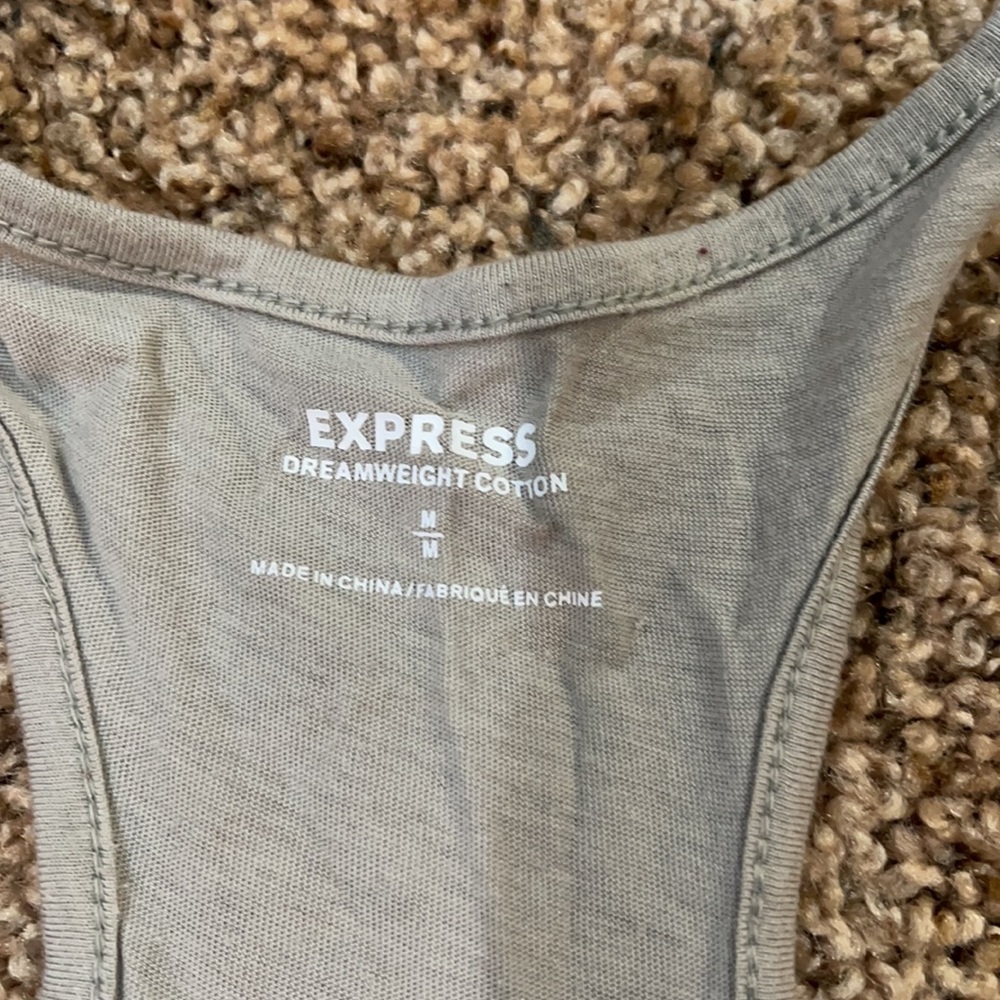 Express tank size medium. - Picture 2 of 4